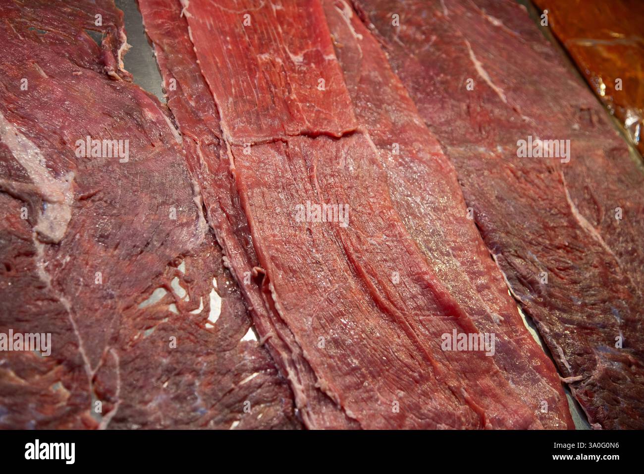 Carne di manzo strappata. Chiosco di carne nel mercato centrale della città di Oaxaca in Messico. Foto Stock