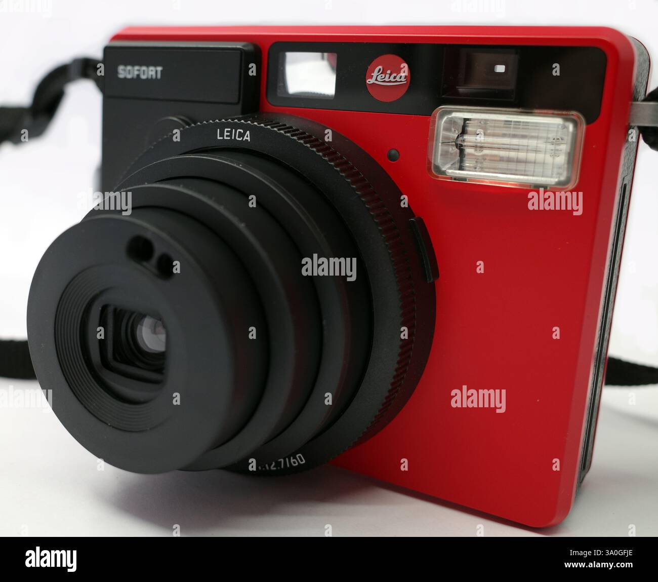 Itterbeck, Germania - 23 gennaio 2024 Red Leica Sofort Instant camera Foto Stock