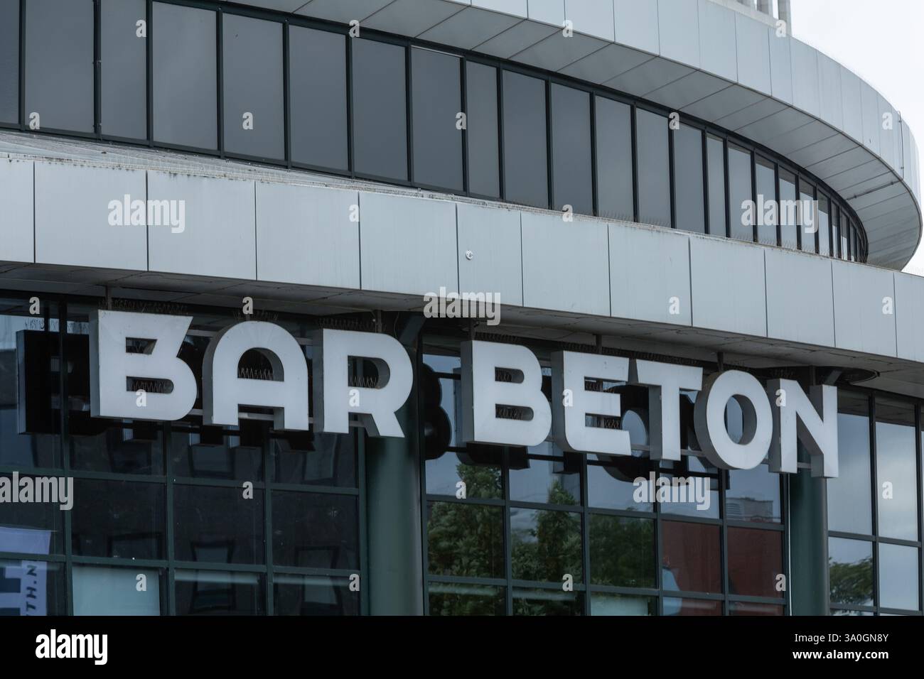 Logo del cartello di Bar Beton. sale riunioni e corsi, cibo eccellente, caffè delizioso, arredamento unico e servizio eccellente. Foto Stock