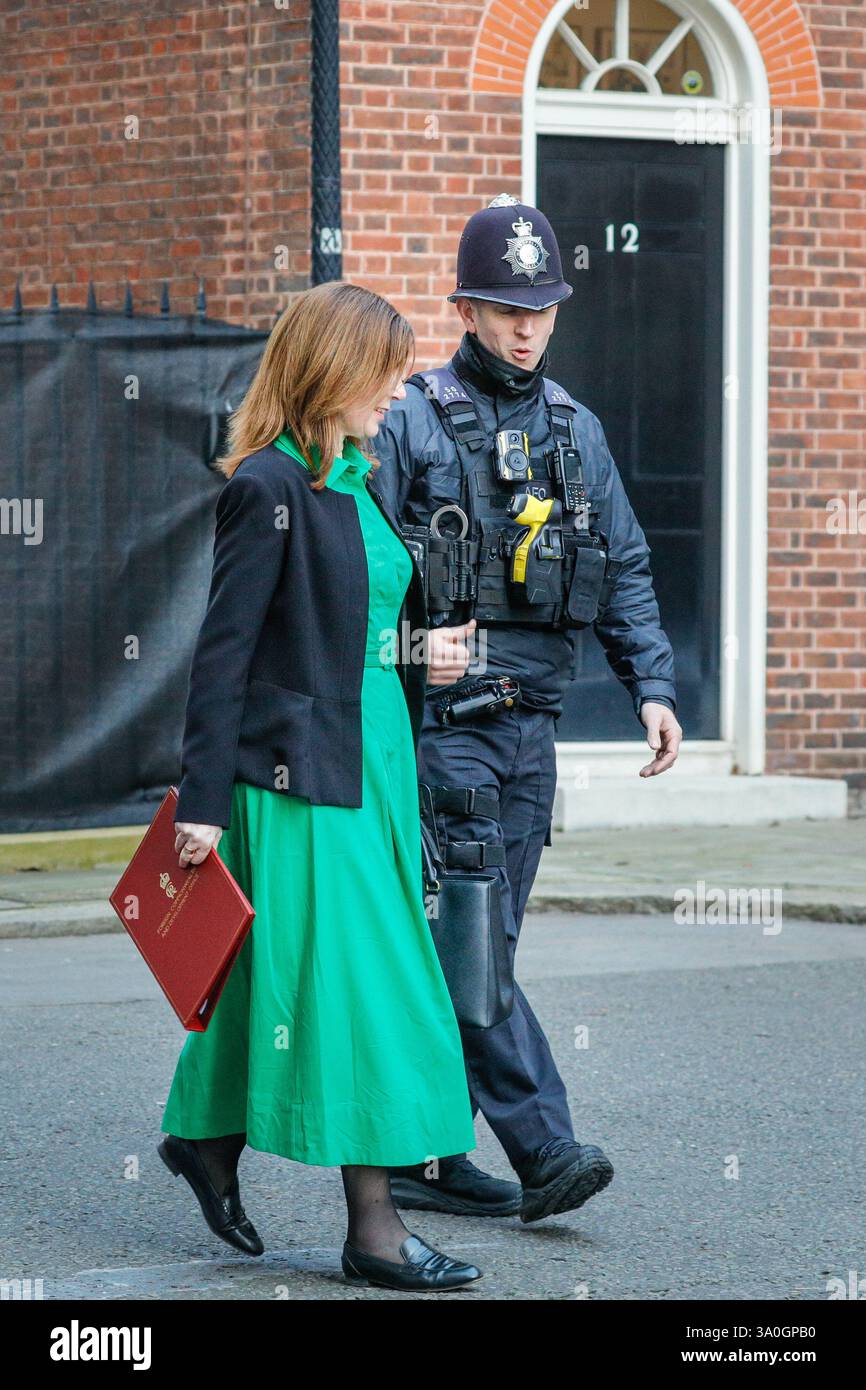 Londra, Regno Unito. 4 marzo 2025. Jennifer Chapman, Baronessa Chapmpan di Darlington, il nuovo Ministro di Stato per lo sviluppo internazionale. I ministri partecipano alla riunione del gabinetto di governo al 10 di Downing Street, Londra, Westminster, Regno Unito. Crediti: Imageplotter/Alamy Live News crediti: Imageplotter/Alamy Live News Foto Stock