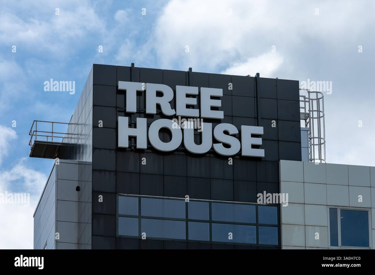 Cartello con il logo Tree House: Affittare uno spazio ufficio professionale a Utrecht. Dotate di tutti i servizi necessari per lavorare in modo moderno. Foto Stock