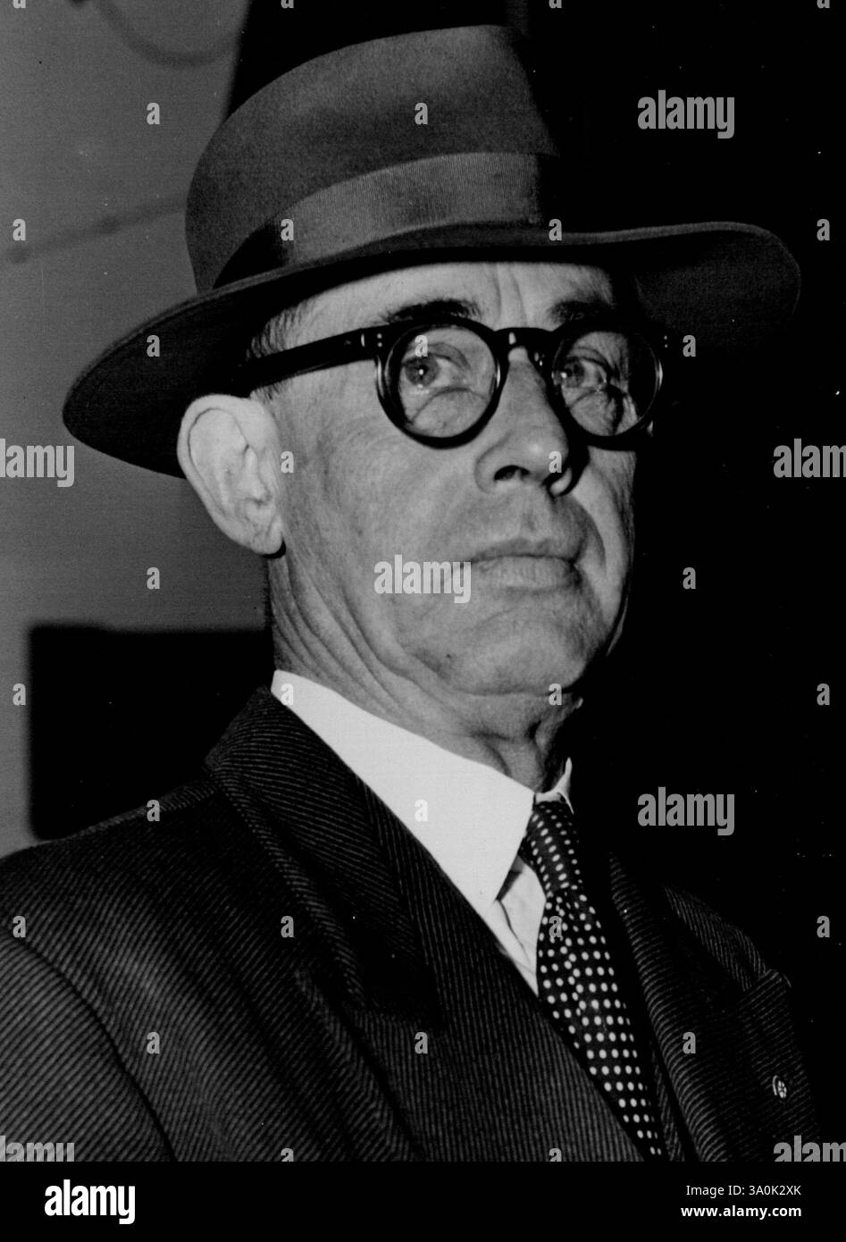 Harold Edwin Best, segretario del dipartimento per il turismo e l'immigrazione, un testimone davanti alla Commissione reale di Liquor oggi. 22 luglio 1952. Foto Stock