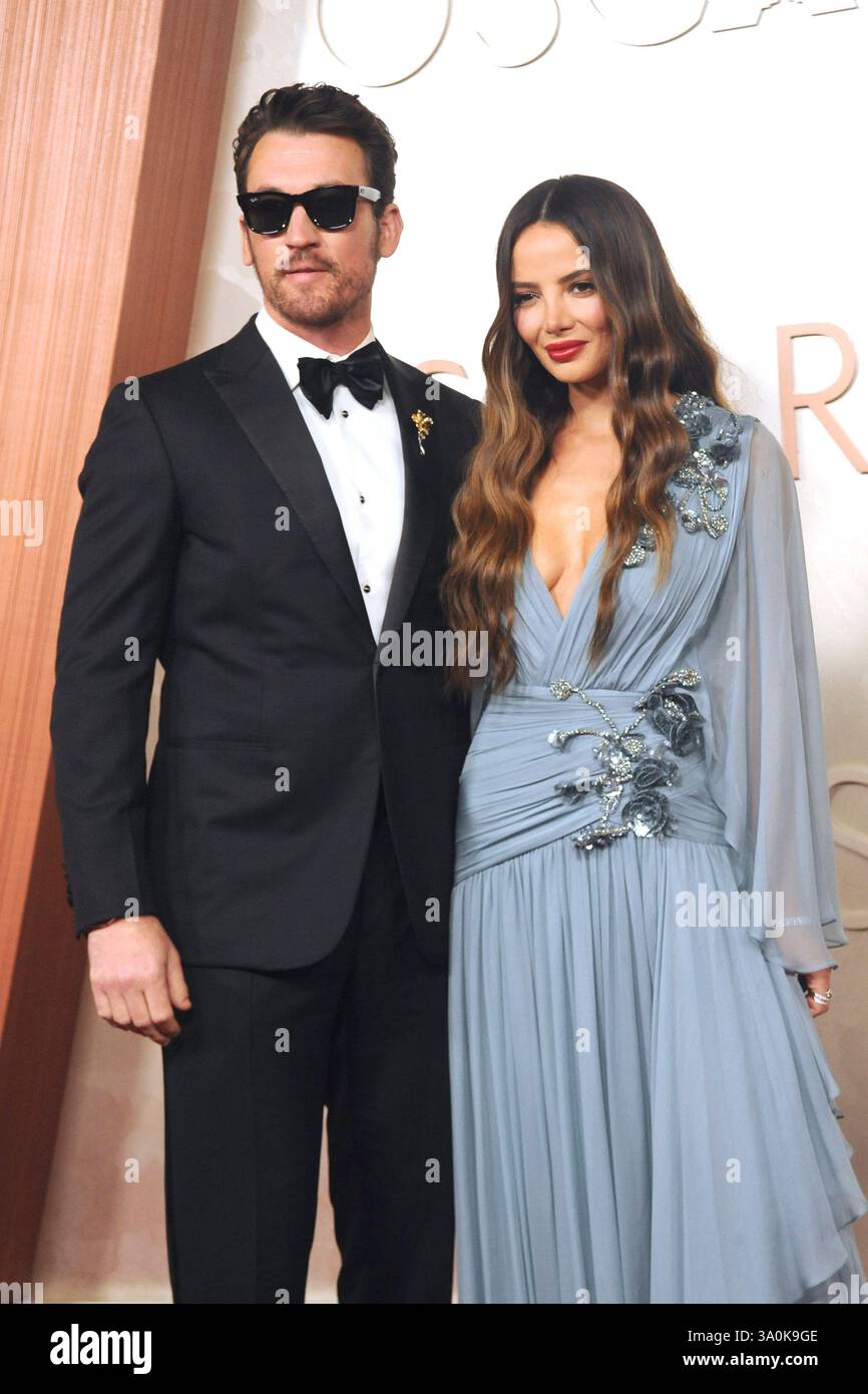 Miles Teller und Keleigh Sperry bei der Oscar Verleihung 2025 / 97° Annual Academy Awards in Dolby Theatre. Los Angeles, 02.03.2025 Foto Stock