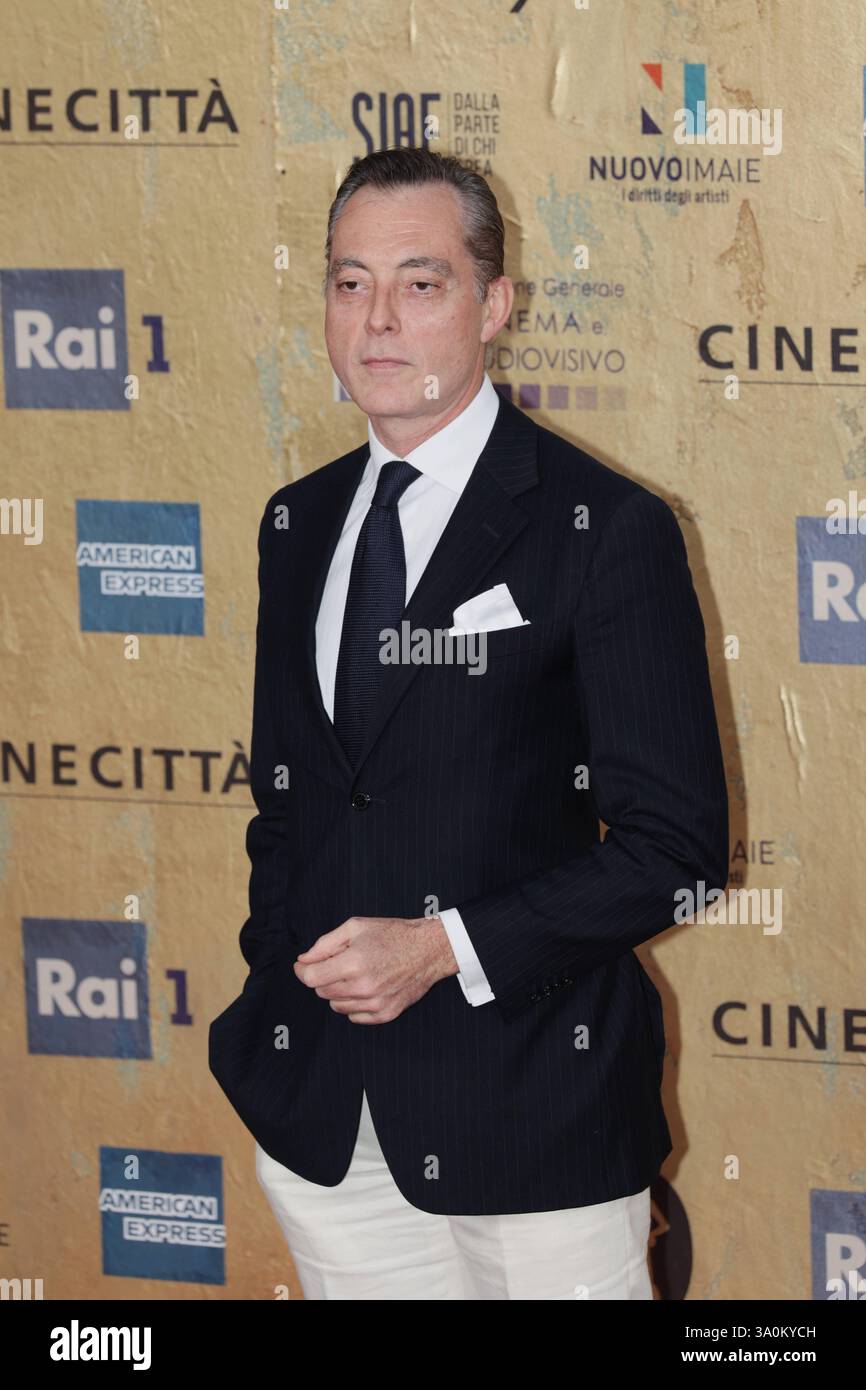 DATA RECORD NON DICHIARATA Maurizio Lombardi, cerimonia di premiazione David di Donatello. Roma, Italia - 3 maggio 2024: Maurizio Lombardi partecipa al Red carpet della cerimonia di premiazione del David di Donatello 2024 a Roma, Italia, presso gli studi CinecittÃ. Roma RM Italia Copyright: XGennaroxLeonardix Foto Stock