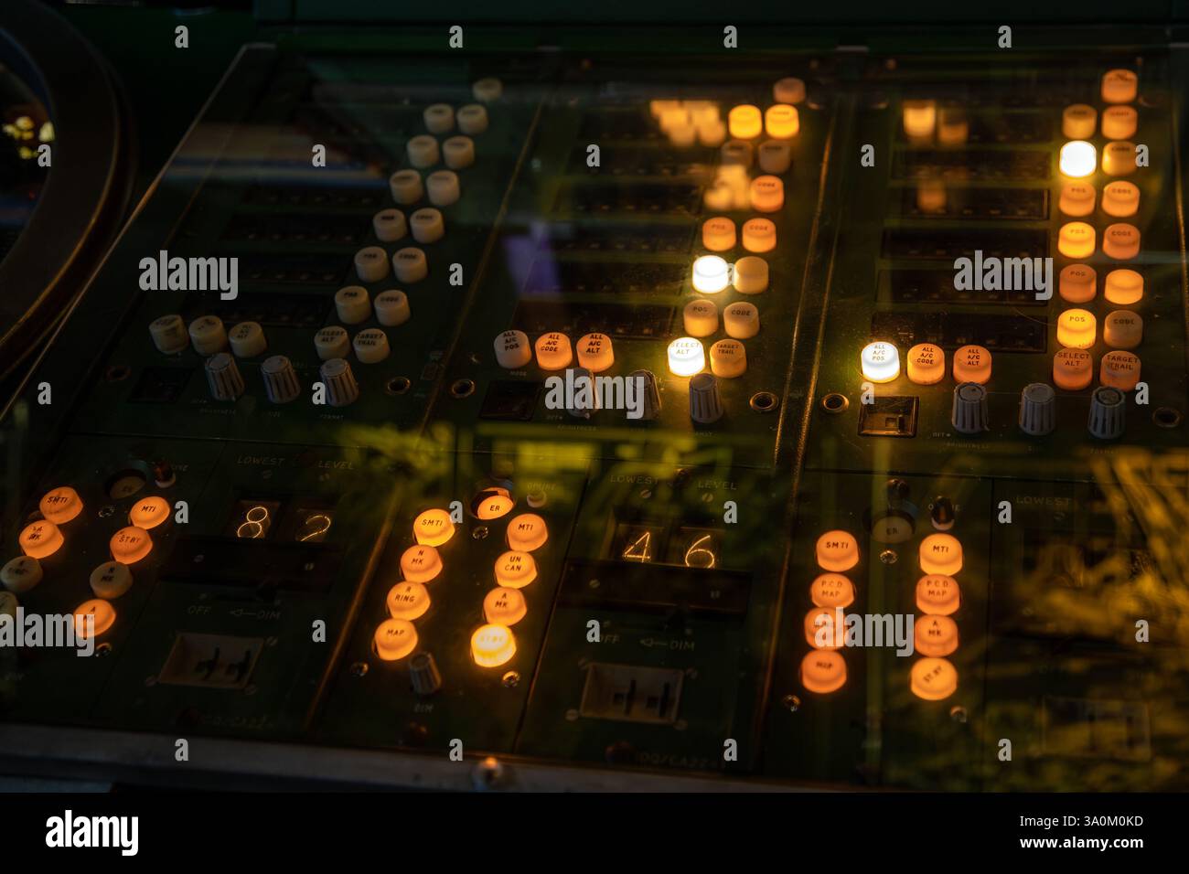 Computer vintage con display Nixie Tube luminoso Foto Stock