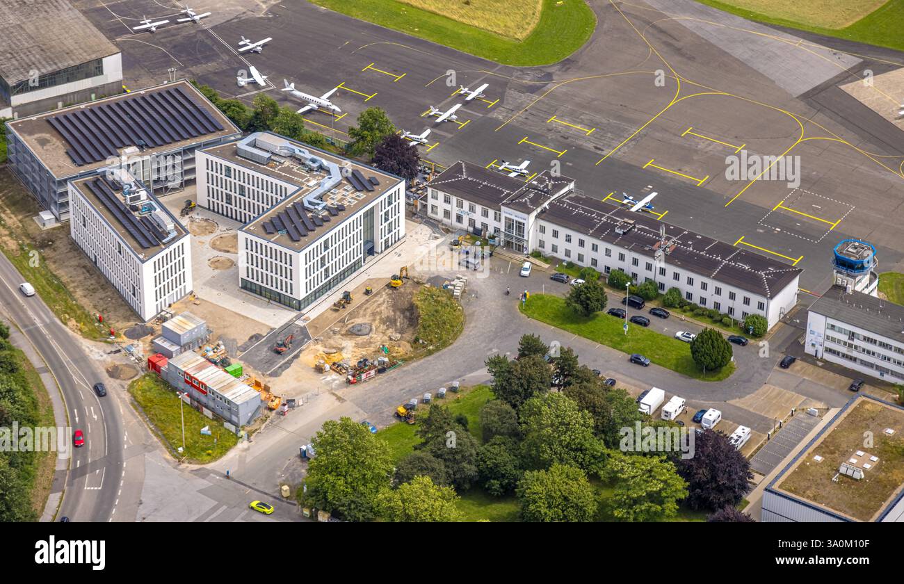 Vista aerea, aeroporto di Essen/Mülheim, cantiere edile e nuovi edifici per uffici con garage a Beykozplatz, Holthausen - Sud-est, Mülheim An Foto Stock
