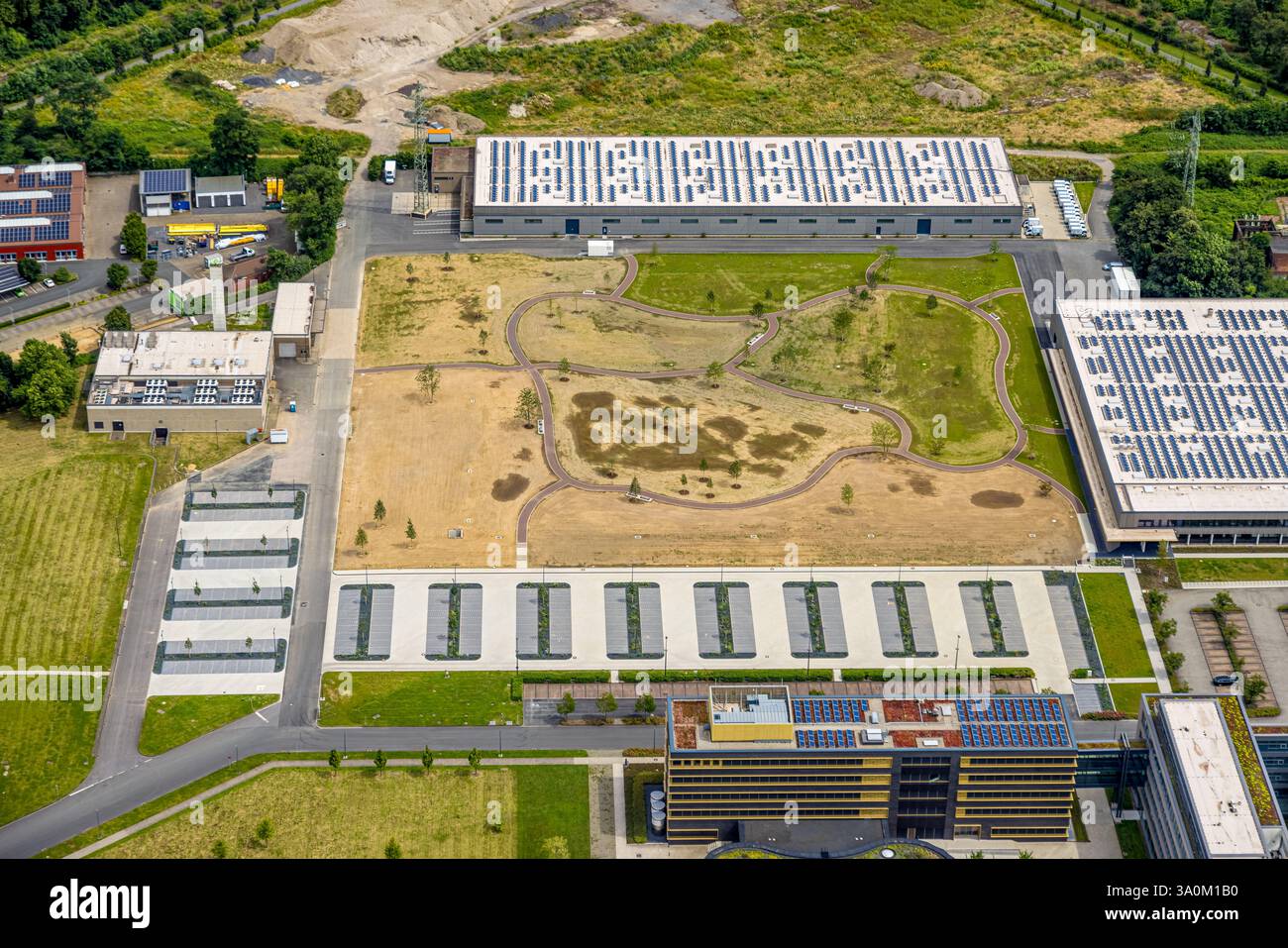 Vista aerea, sede dell'azienda Aldi Süd, Burgstraße, tetto solare, Styrum - Sud, Mülheim an der Ruhr, regione della Ruhr, Renania settentrionale-Vestfalia, Germania Foto Stock