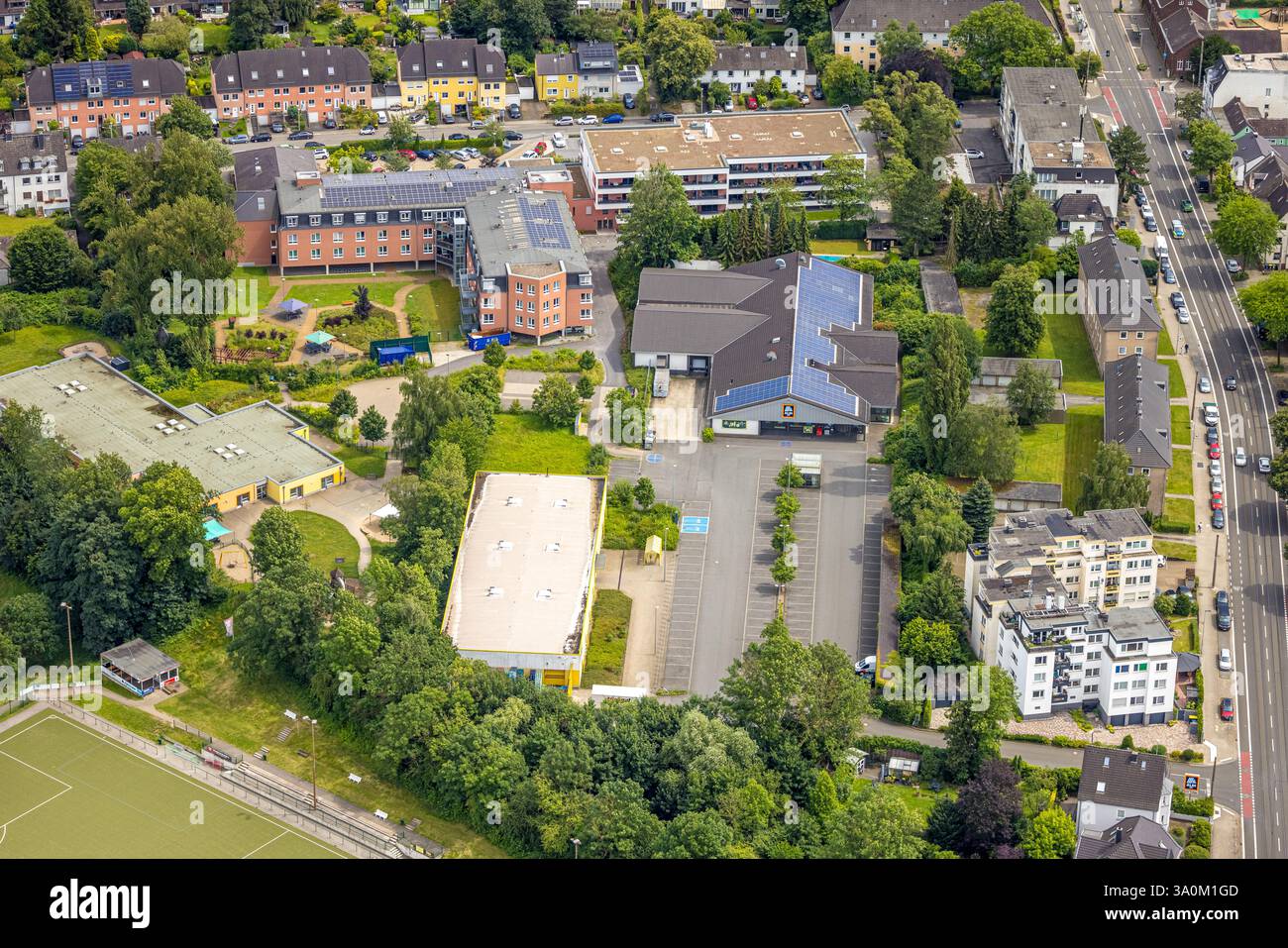 Vista aerea, supermercato Aldi, Haus Kuhlendahl - Mülheimer Seniorendienste gGmbH, asilo comunale Kita Villa Kunterbunt, Holthausen - West, Mül Foto Stock
