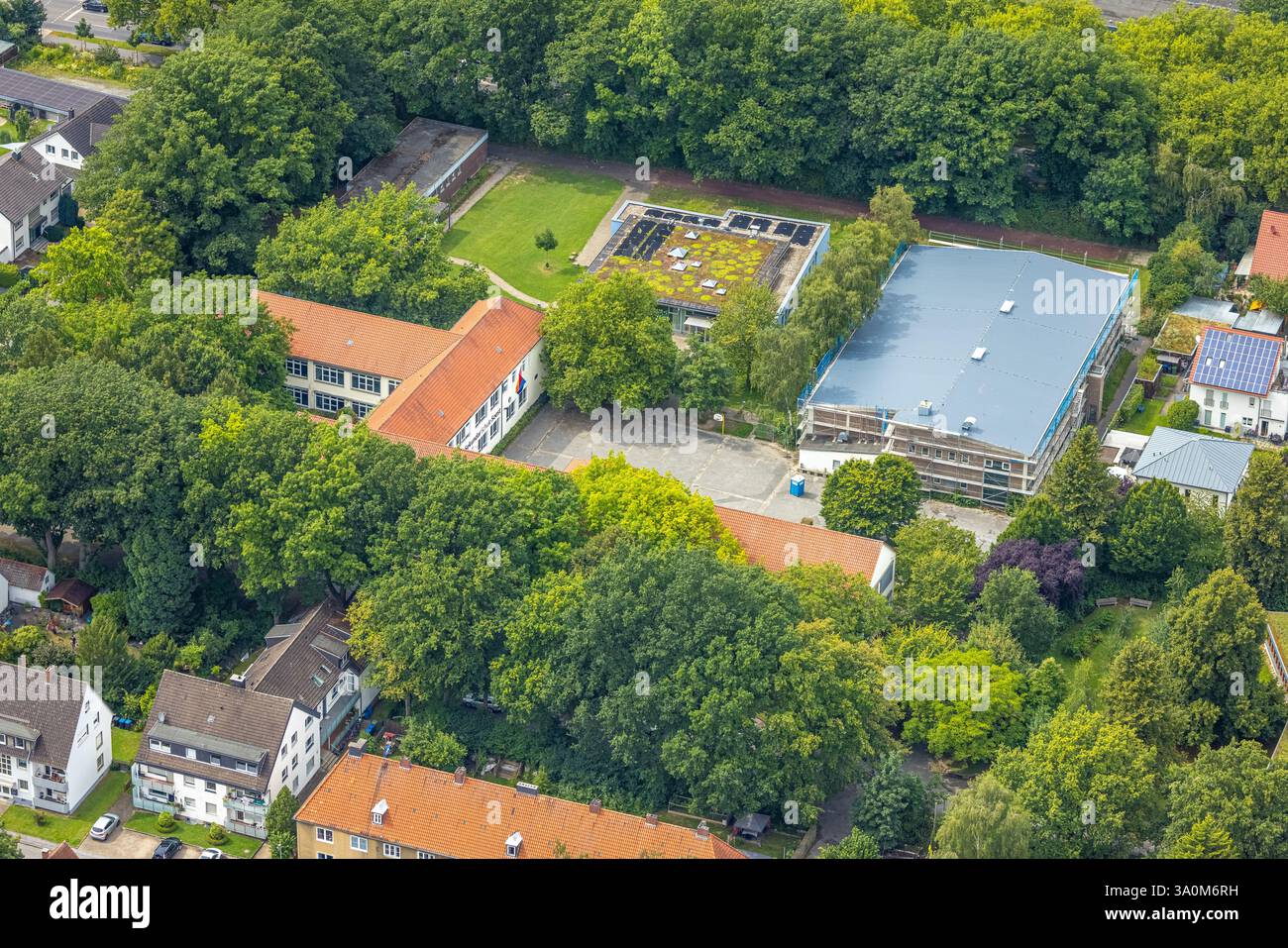 Vista aerea, scuola secondaria Soest / posizione 5-6, cantiere in ristrutturazione del palazzetto dello sport Dülberg-Halle, Soest, Soester Börde, Renania settentrionale- Foto Stock