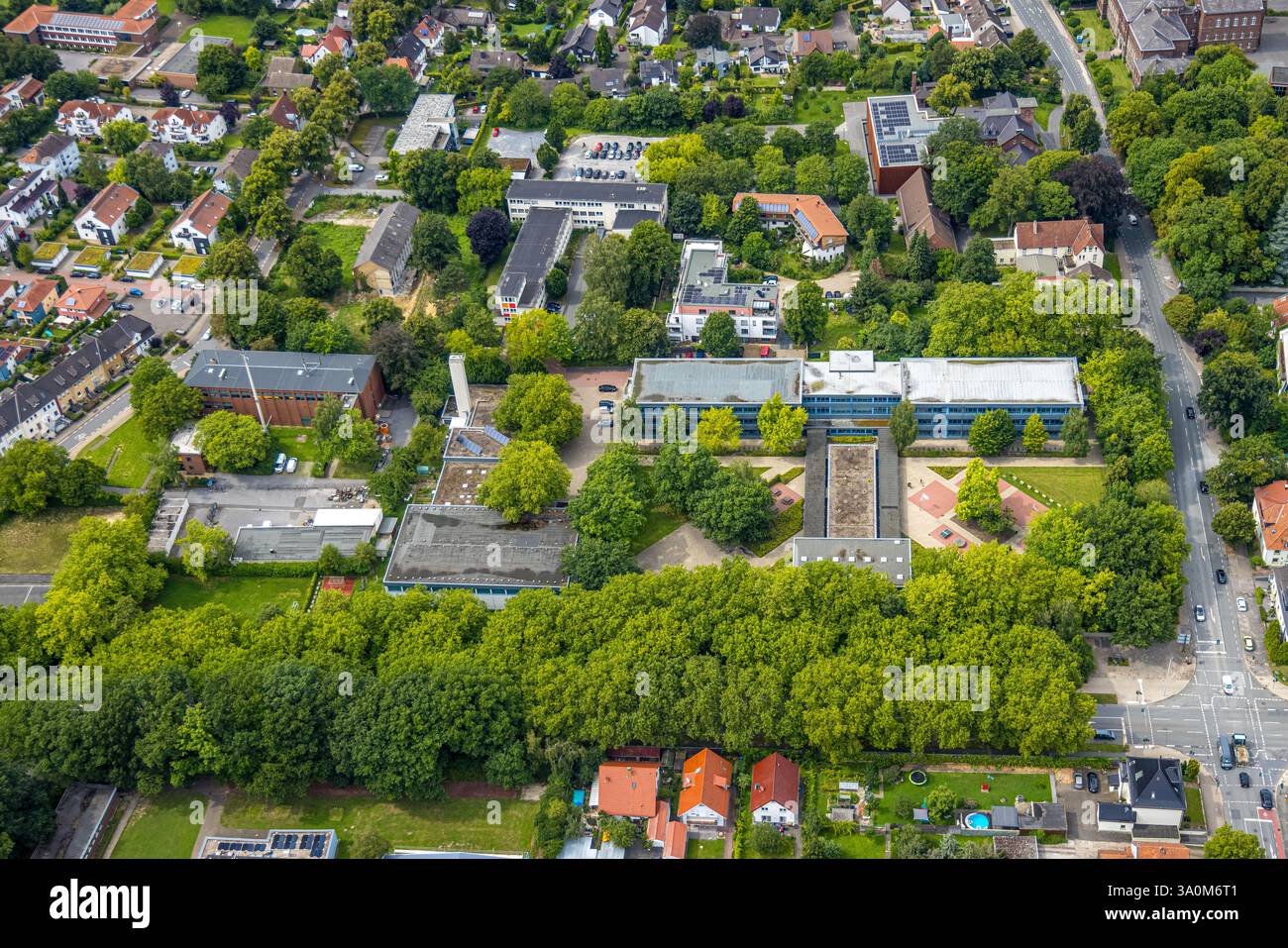 Vista aerea, scuola secondaria 7-10 con piscina coperta e palazzetto dello sport, municipio 2 amministrazione comunale di Soest, archivio cittadino di Soest, SOEs Foto Stock