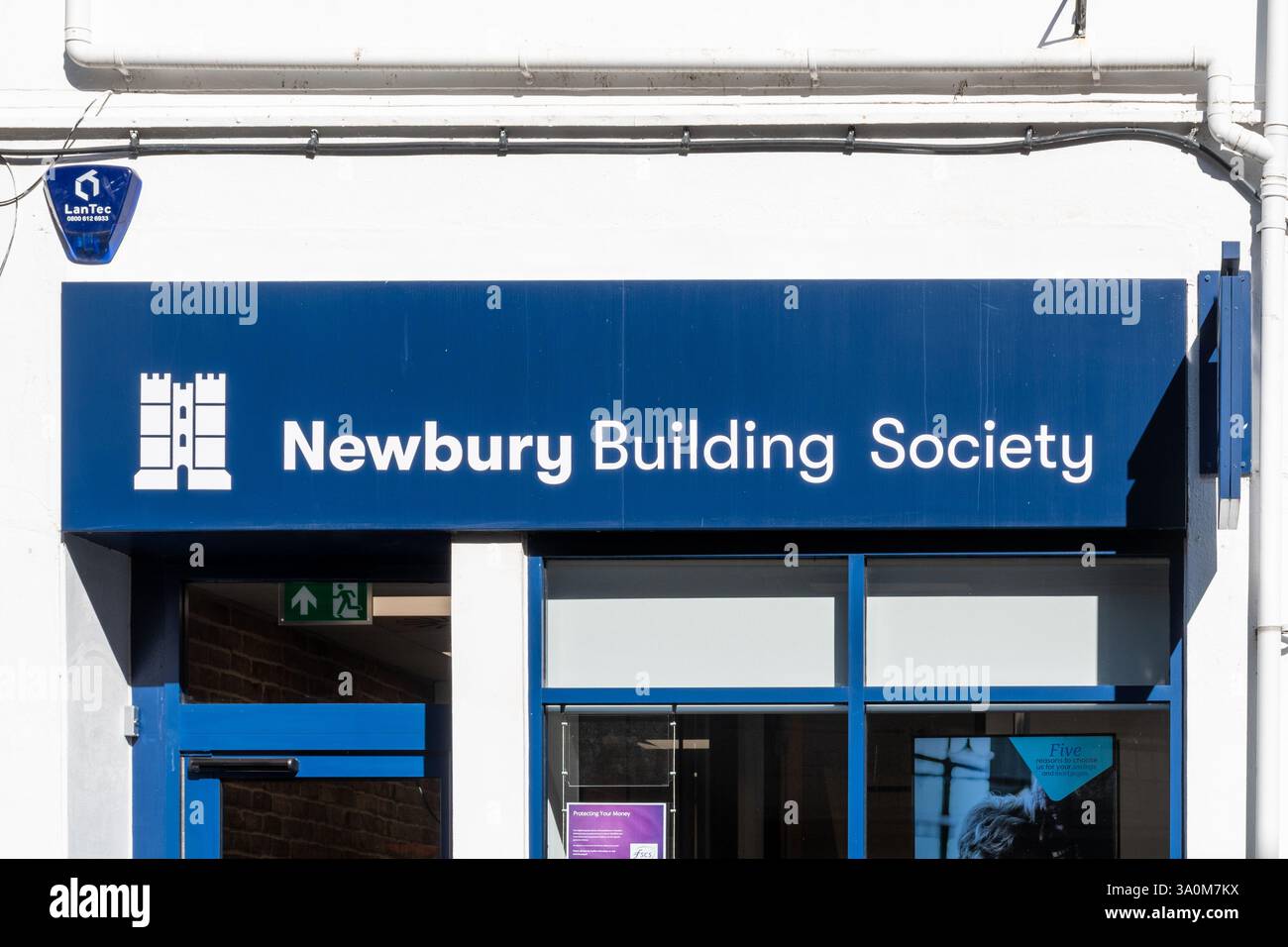 Sede della Newbury Building Society in Winchester High Street, Hampshire, Inghilterra, Regno Unito Foto Stock