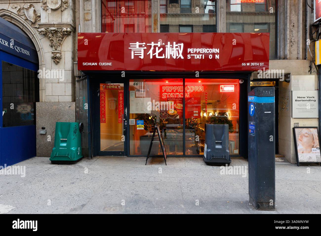 Peppercorn Station 青花椒, 66 W 39th St, New York, NYC foto del negozio di un ristorante cinese Sichuan a Midtown Manhattan. 纽约 紐約 Foto Stock