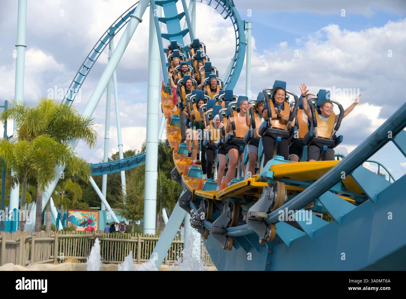 L'acqua curva della conduttura scorre a Seaworld, Orlado USA. Foto Stock