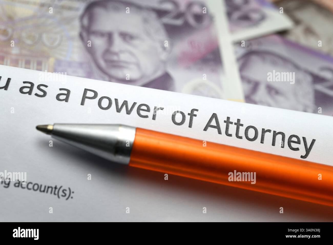 PROCURA DOCUMENTI CON PENNA E BANCONOTE BRITANNICHE REGNO UNITO Foto Stock
