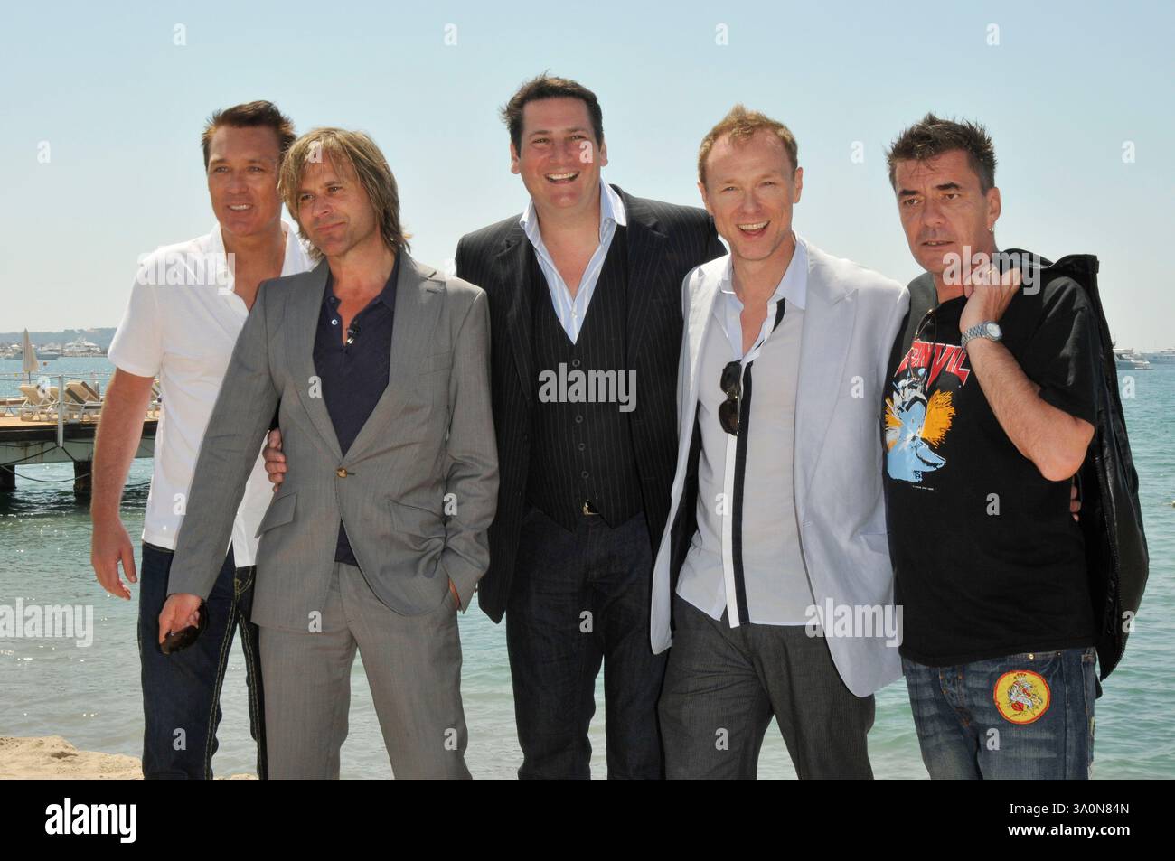 SPANDAU BALLET. Martin Kemp, Steve Norman, Tony Hadley, Gary Kemp e John Keeble.photocall .62° Festival Internazionale di Cannes. Cannes, Francia. 19 maggio 2009.mezza lunghezza tuta nera gruppo camicia bianca grigio t-shirt blu .CAP/PL.©Phil Loftus/Capital Pictures Foto Stock