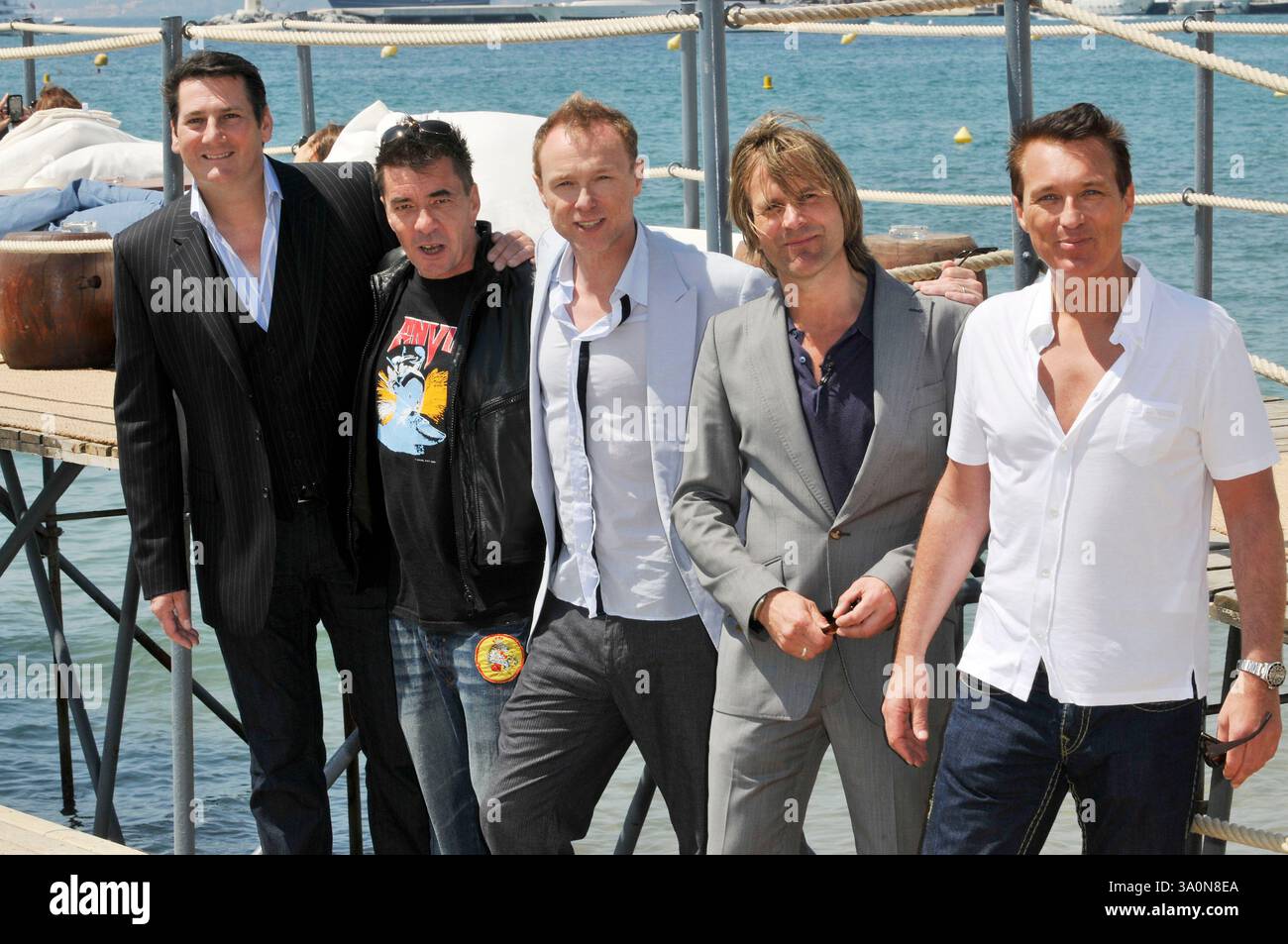 TONY HADLEY, JOHN KEEBLE, GARY KEMP, STEVE NORMAN, MARTIN KEMP dello SPANDAU BALLET.photocall .62° Festival Internazionale del Cinema di Cannes. Cannes, Francia. 19 maggio 2009.mezza lunghezza tuta nera gruppo camicia bianca grigio t-shirt blu .CAP/PL.©Phil Loftus/Capital Pictures. Foto Stock