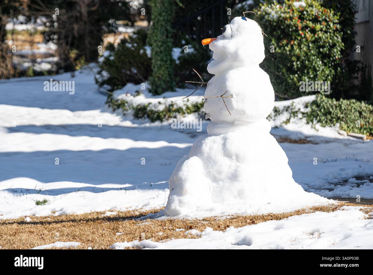 Pupazzo di neve nel cortile di una casa a Snellville, Georgia, appena a est di Atlanta. (USA) Foto Stock