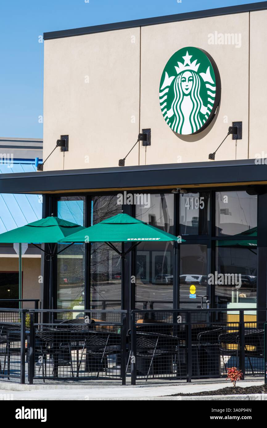 Nuovo Starbucks Coffee a Lilburn, Georgia, vicino ad Atlanta. (USA) Foto Stock