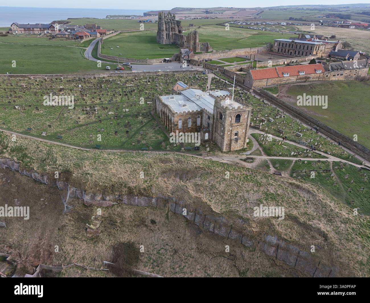 Whitby Abbey un monastero cristiano del VII secolo che in seguito divenne un'abbazia benedettina. Whitby, Yorkshire Foto Stock