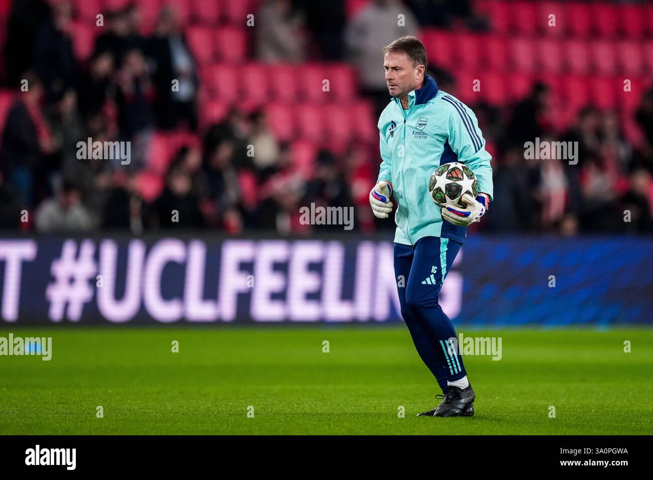 EINDHOVEN, PAESI BASSI - 4 MARZO: Allenatore portiere dell'Arsenal Inaki Cana prima della UEFA Champions League 2024/25 UEFA Champions League 2024/25 turno di andata e ritorno tra PSV e Arsenal FC al Philips Stadion il 4 marzo 2025 a Eindhoven, Paesi Bassi. (Foto di René Nijhuis/MB Media) Foto Stock