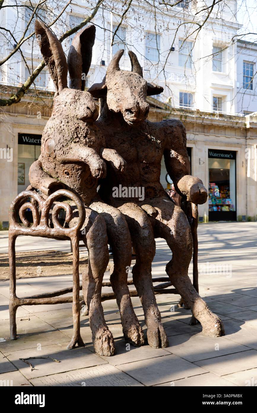 La Lepre e la statua del Minotauro, Promenade, Cheltenham, Gloucestershire, Inghilterra. 4 marzo 2025 foto di Andrew Higgins/©Thousand Word Media Ltd Foto Stock