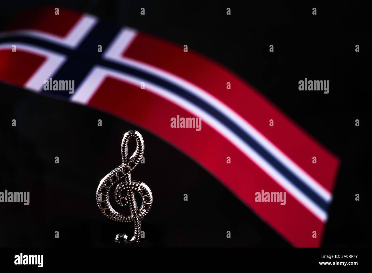 Giorno della Costituzione norvegese. Norsk Hostfest. Eurovisione. Bandiera nazionale della Norvegia. Acuti. Vista frontale ravvicinata. 20 Foto Stock