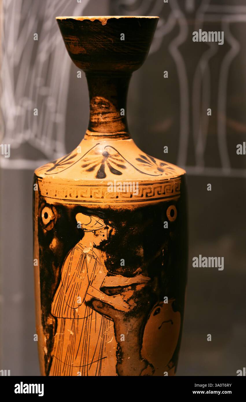 Antico vaso etrusco dettaglio con figure dipinte Foto Stock