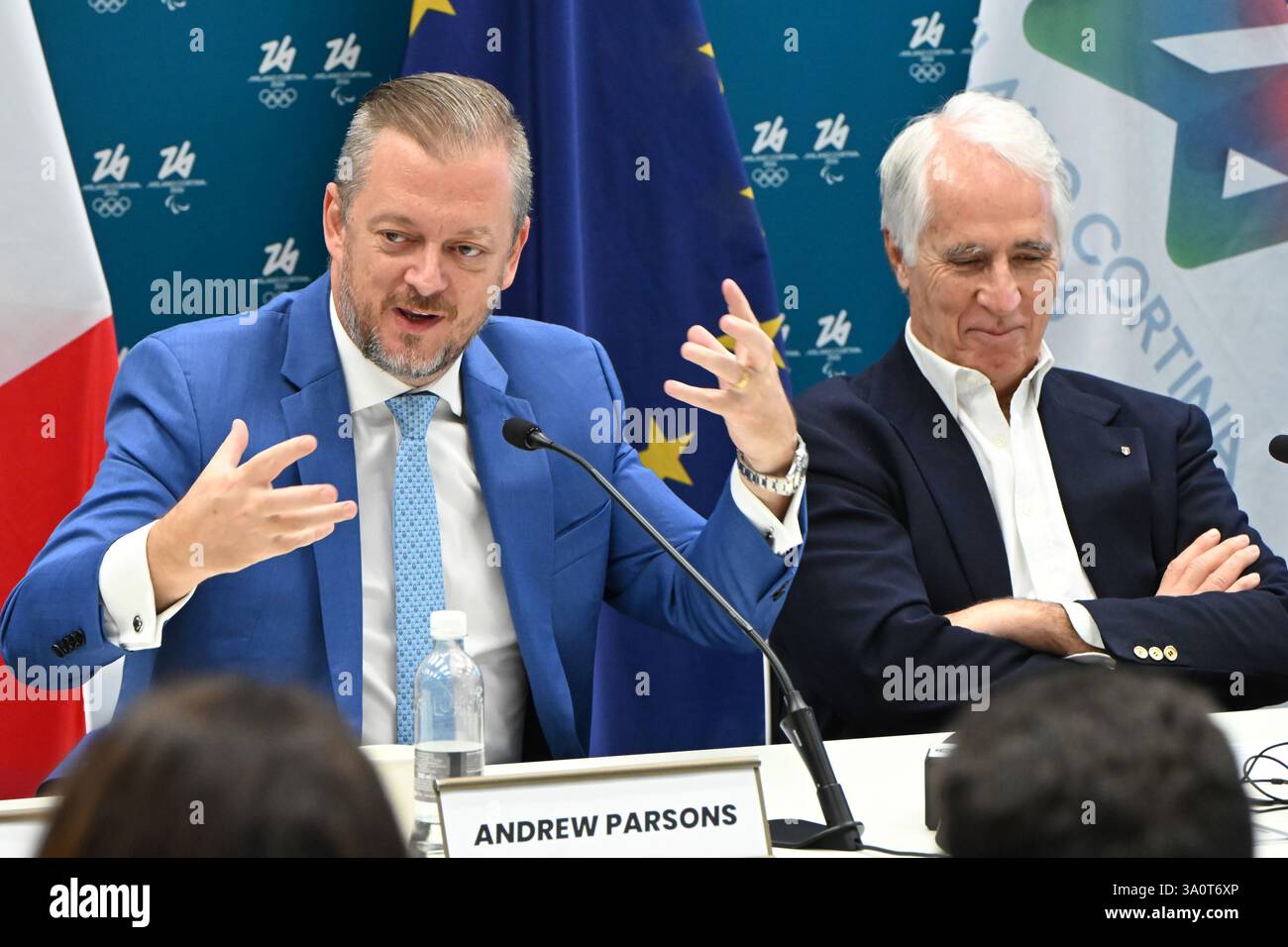Milano. 5 marzo 2025. Andrew Parsons (L), presidente del Comitato Paralimpico Internazionale, interviene durante la cerimonia One Year To Go per i Giochi Paralimpici invernali di Milano Cortina 2026 a Milano, Italia, 5 marzo 2025. Crediti: Xinhua/Alamy Live News Foto Stock