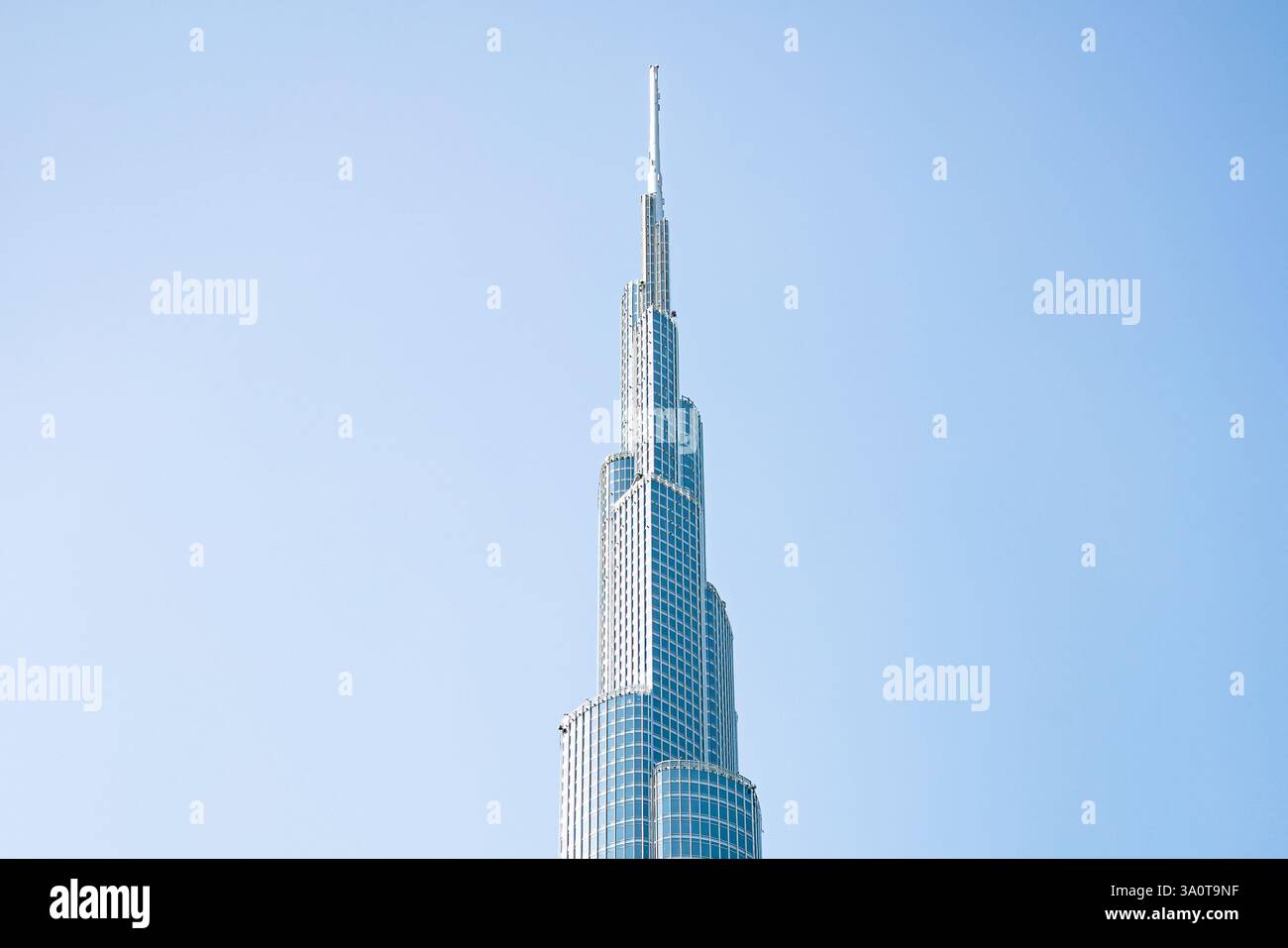 Il Burj Khalifa è un grattacielo alto con un'altezza di 828 metri a Dubai, Emirati Arabi Uniti, l'edificio più alto e multipiano del mondo, oltre a t Foto Stock Il Burj Khalifa è un grattacielo alto con un'altezza di 828 metri a Dubai, Emirati Arabi Uniti, l'edificio più alto e multipiano del mondo, oltre a t Foto Stock