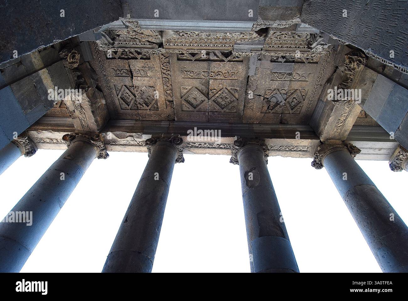 Tempio Armenia Garni - è l'unico tempio greco-romano rimasto in Armenia. Costruito in stile ionico e situato nel villaggio di Garni, è la struttura più famosa e simbolo dell'Armenia pre-cristiana. Foto Stock