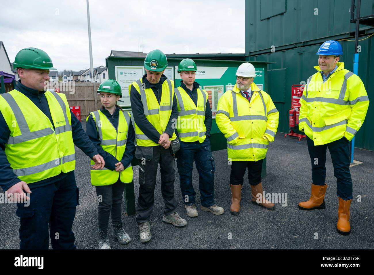 Prestonpans, East Lothian, Scozia, Regno Unito. 5 marzo 2025. Il leader conservatore scozzese Russell Findlay celebra oggi la settimana dell'apprendistato scozzese incontrando gli apprendisti in un nuovo sito di sviluppo immobiliare fuori Prestonpans nell'East Lothian. Iain Masterton/Alamy Live News. Foto Stock