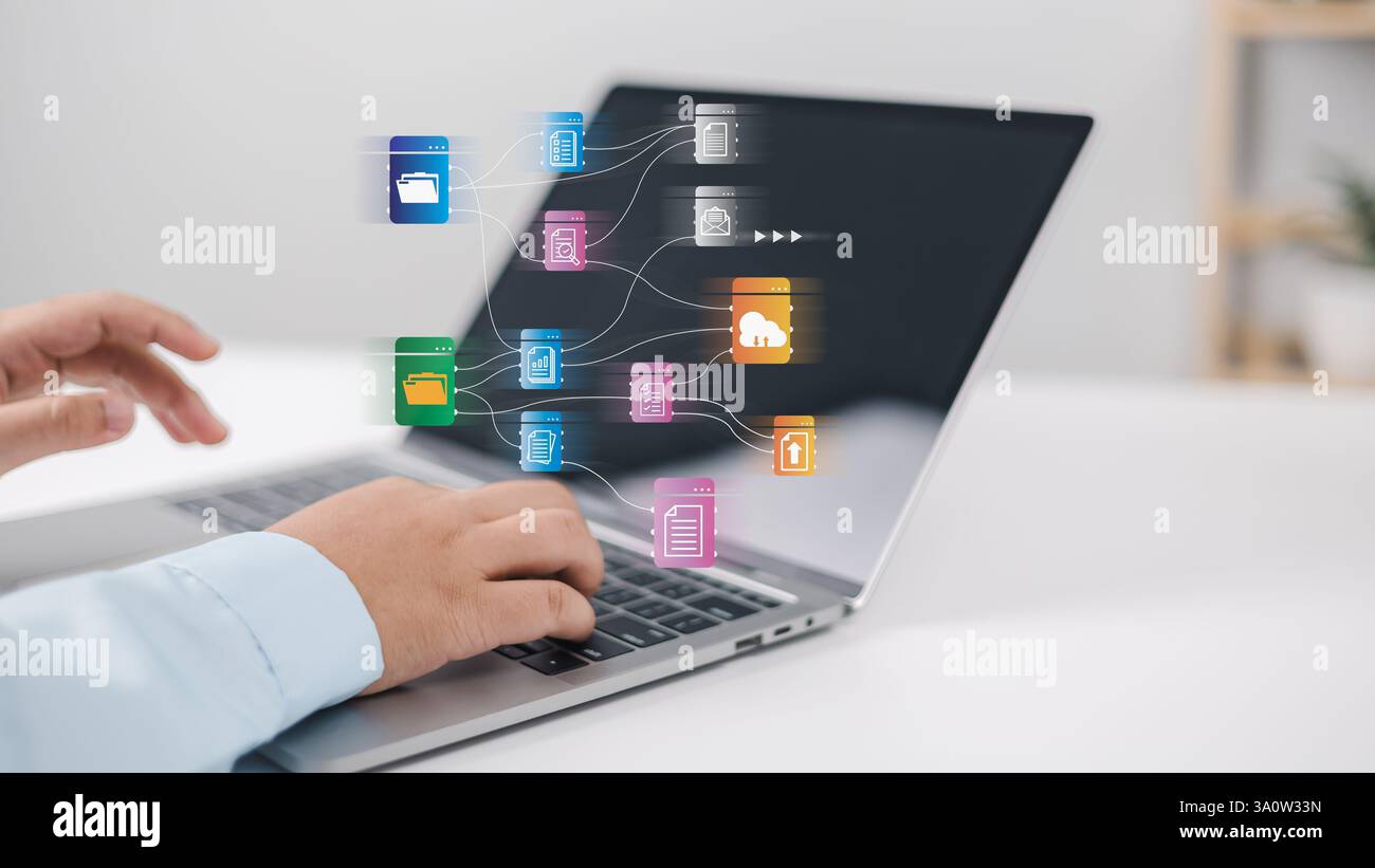 Concetto di gestione dei documenti, ricerca e gestione di file e dati aziendali, database di documenti DMS Online, uomo d'affari Foto Stock