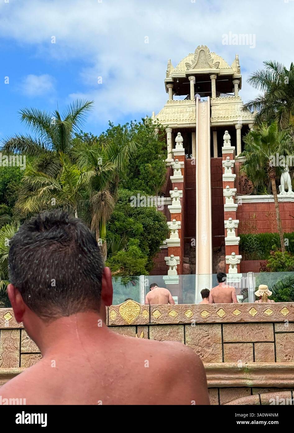 Giostre al Siam Park , un parco acquatico a Tenerife, una delle Isole Canarie della Spagna, probabilmente il migliore al mondo con un tema thailandese Foto Stock