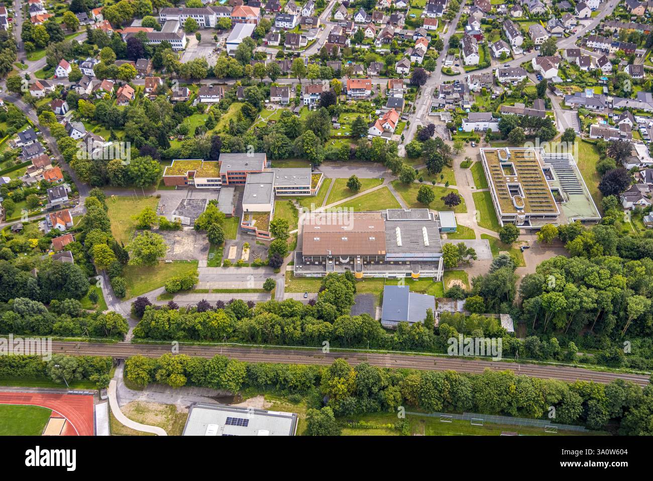 Vista aerea, scuola secondaria di Sälzer e palazzetto dello sport triplo, Werl, Soester Börde, Renania settentrionale-Vestfalia, Germania Foto Stock