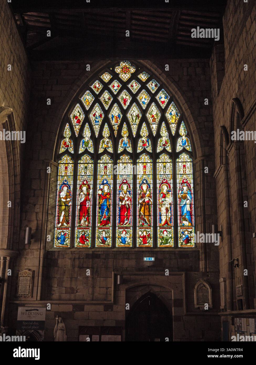 La finestra del transetto sud, la chiesa di St Oswald, Ashbourne Foto Stock