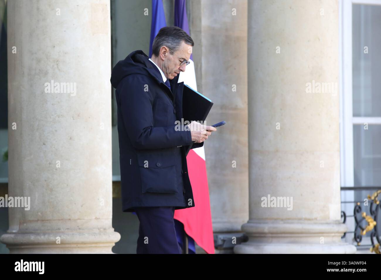 Parigi, Francia il 5 marzo 2025, uscita dal Consiglio dei ministri francese, Bruno Retailleau, Ministro degli interni. Crédit Francois Loock/Alamy Live News Foto Stock