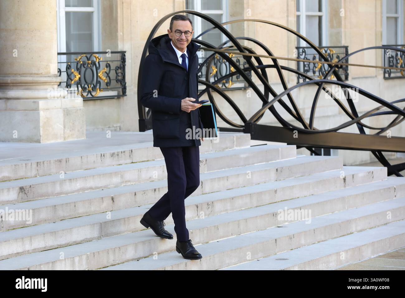 Parigi, Francia il 5 marzo 2025, uscita dal Consiglio dei ministri francese, Bruno Retailleau, Ministro degli interni. Crédit Francois Loock/Alamy Live News Foto Stock