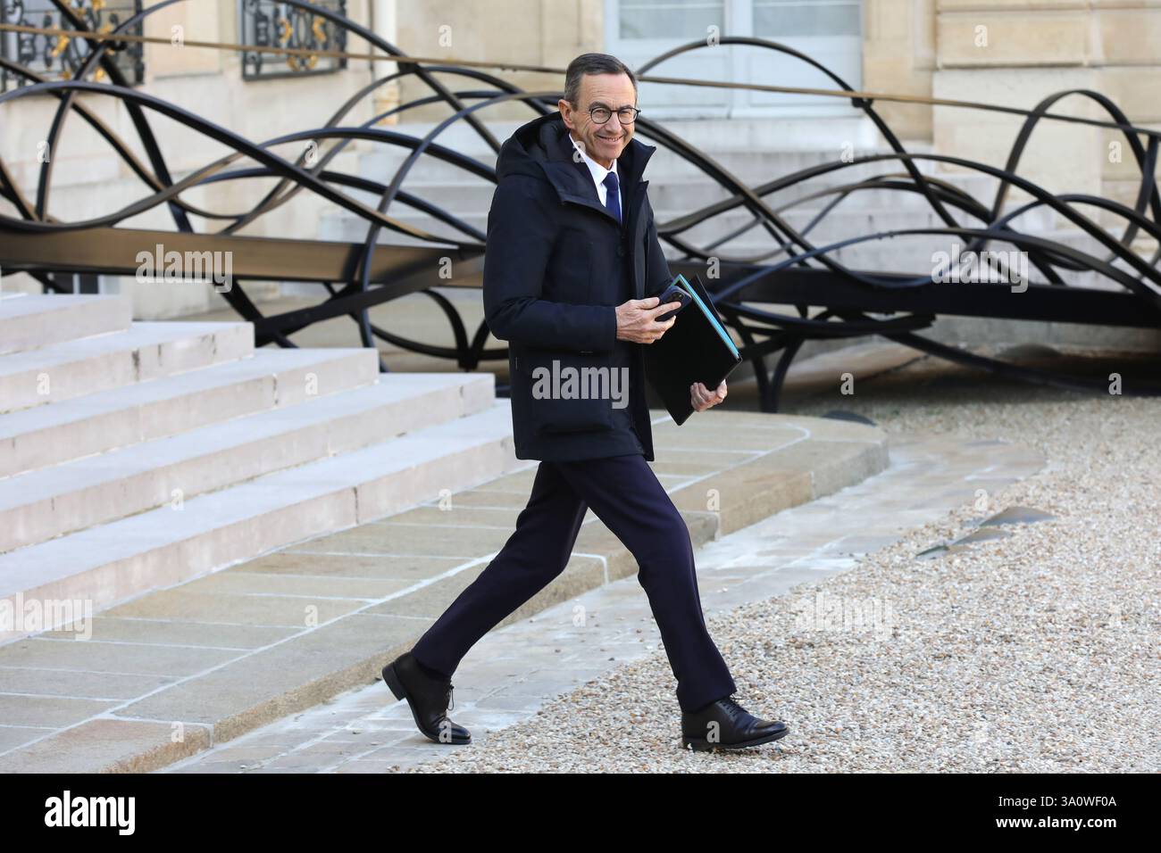 Parigi, Francia il 5 marzo 2025, uscita dal Consiglio dei ministri francese, Bruno Retailleau, Ministro degli interni. Crédit Francois Loock/Alamy Live News Foto Stock