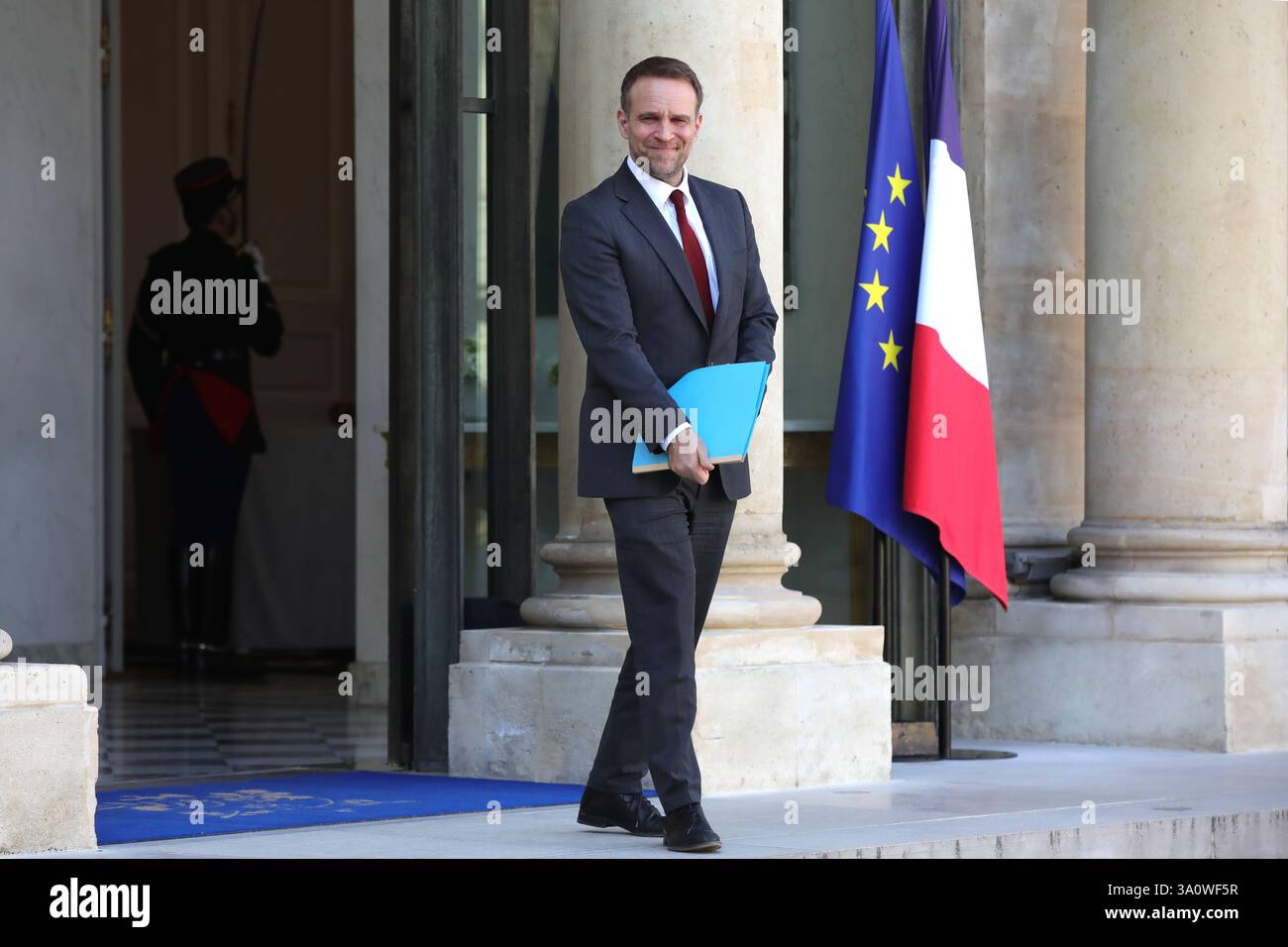 Parigi, Francia il 5 marzo 2025, uscita dal Consiglio dei ministri francese Marc FerracciMinister al Ministro dell'economia. Crédit Francois Loock/Alamy Live News Foto Stock