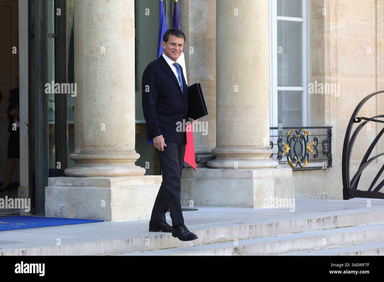 Parigi, Francia, il 5 marzo 2025, uscita dal Consiglio dei ministri francese Manuel Valls, ministro d'oltremare. Crédit Francois Loock/Alamy Live News Foto Stock