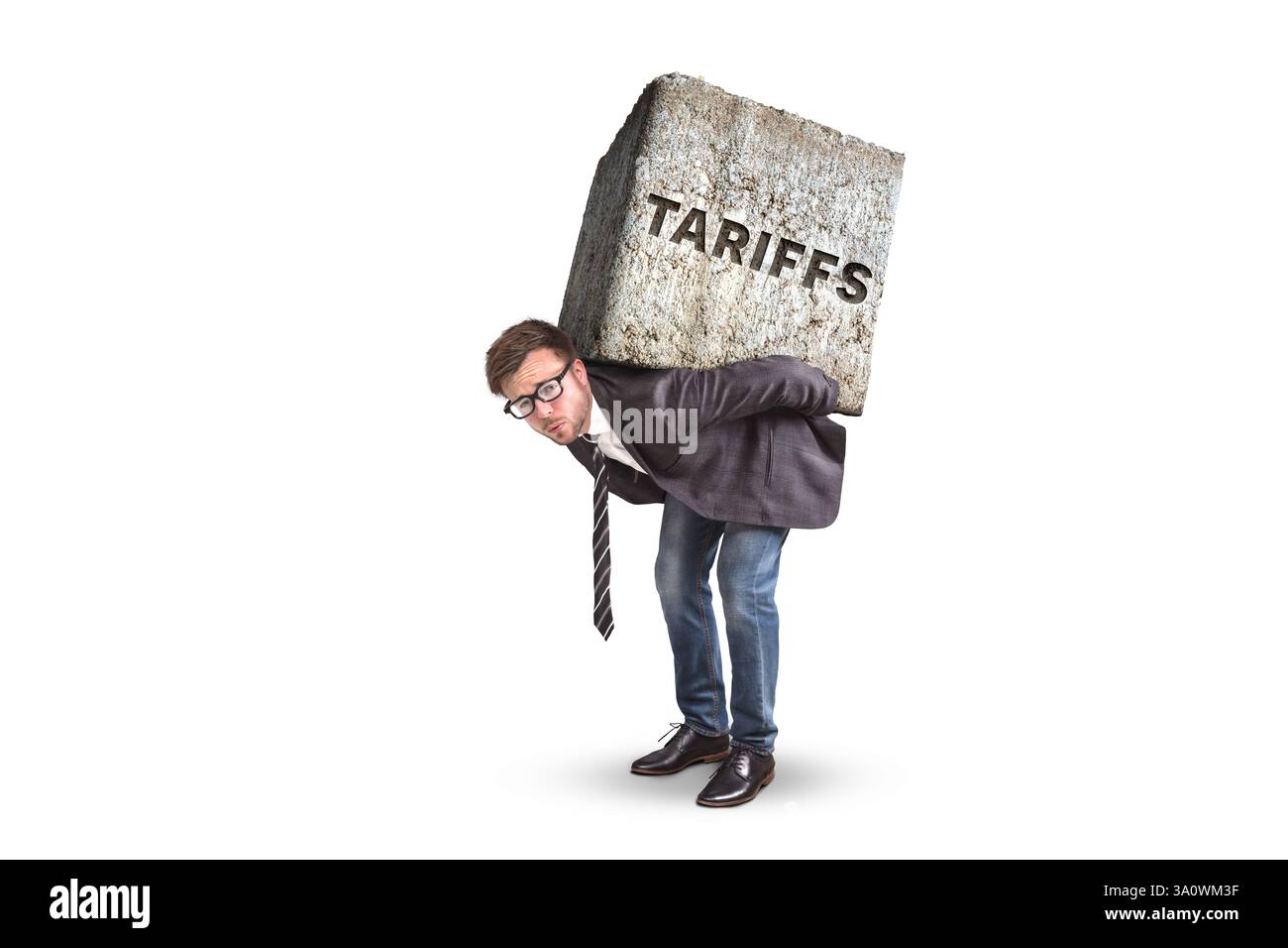 Persona in difficoltà a causa delle tariffe isolate sul bianco Foto Stock