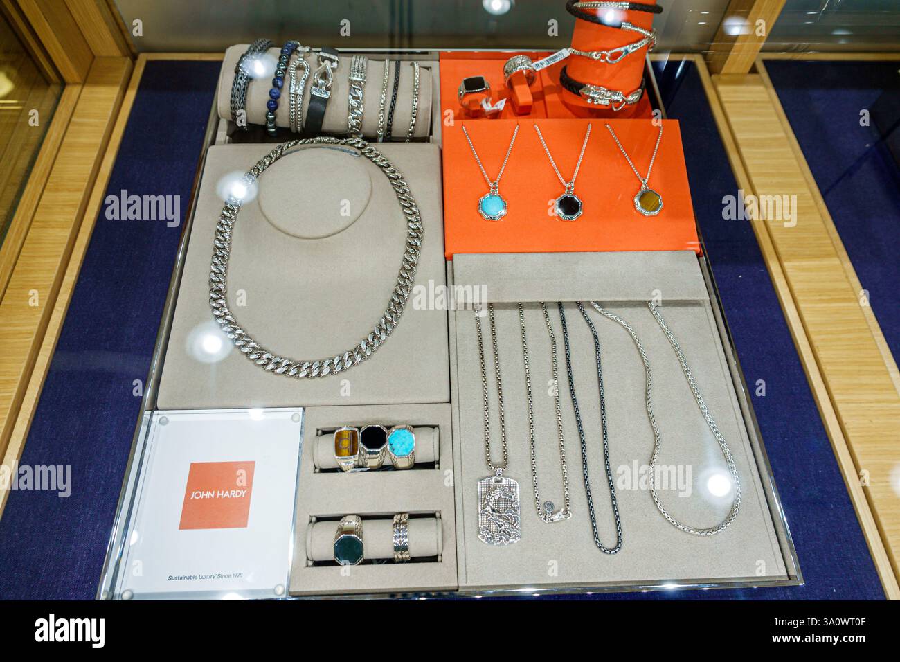 Charlotte Amalie, Saint St. Thomas, Isole Vergini americane USVI, Dronningens Gade, Main Street, Little Switzerland, David Yurman, gioielleria, interni, interni, di Foto Stock