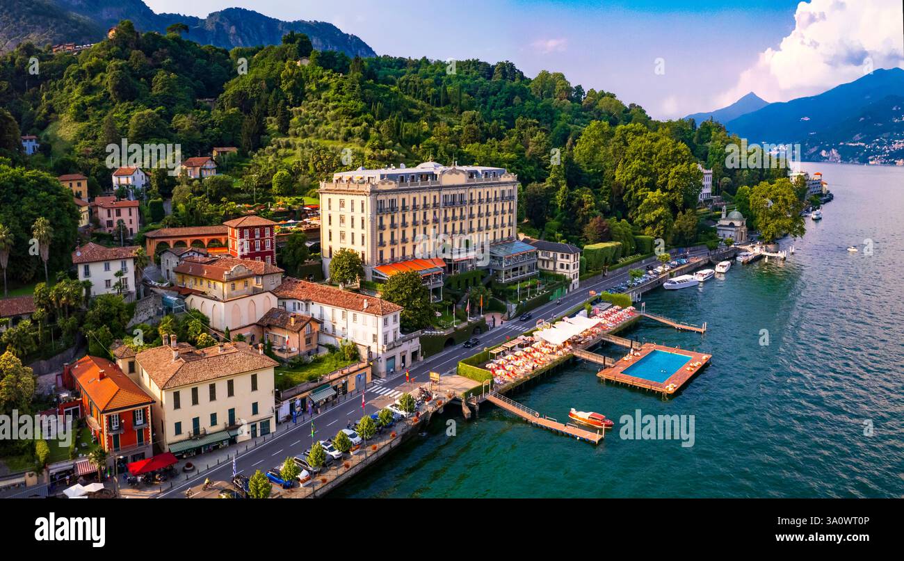 Lago di Como - splendido lago famoso nel nord Italia, regione Lombardia. Vista panoramica dall'alto angolo di un drone sul pittoresco villaggio della Tremezzina . Romanti italiani Foto Stock