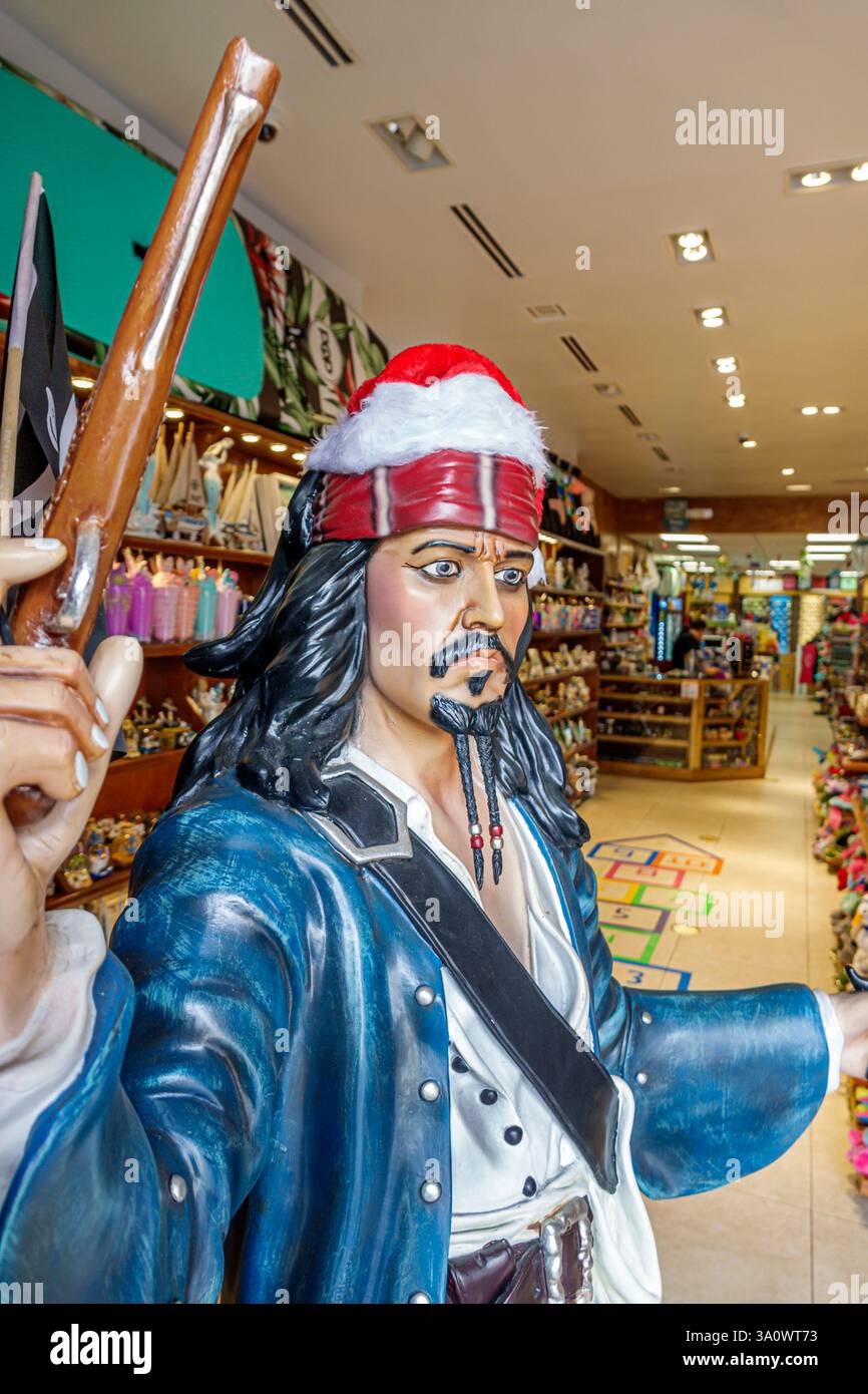 Charlotte Amalie, Saint St. Thomas, Isole Vergini americane USVI, Main Street, Dronningens Gade, interno, negozio di souvenir, statua dei pirati caraibici, Life- Foto Stock