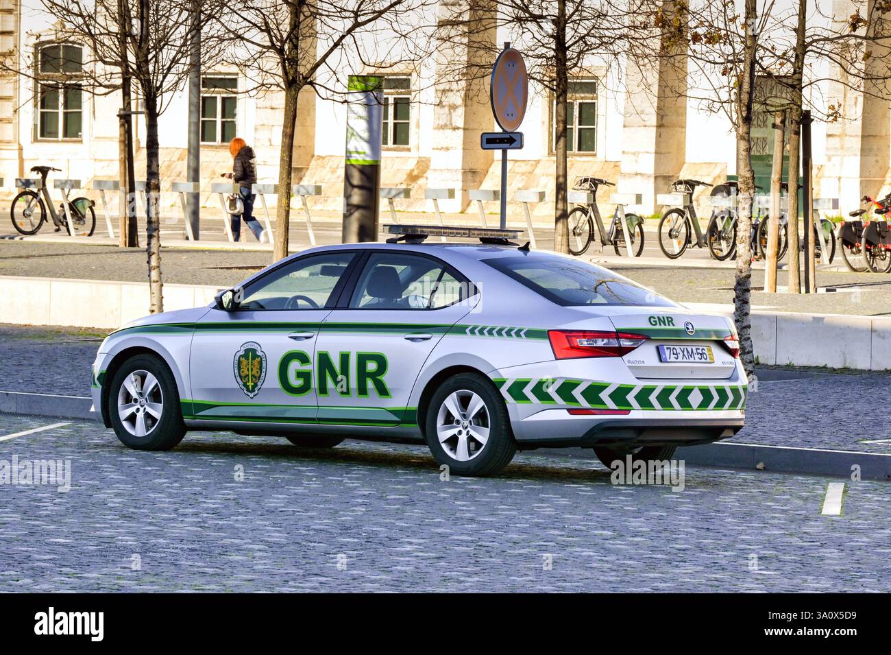 Lisbona, Portogallo, Europa - 13 gennaio 2025: Pattuglia della polizia utilizzata dalla Guardia Nazionale Repubblicana o GNR, la Guarda Nacional Républicana. Foto Stock