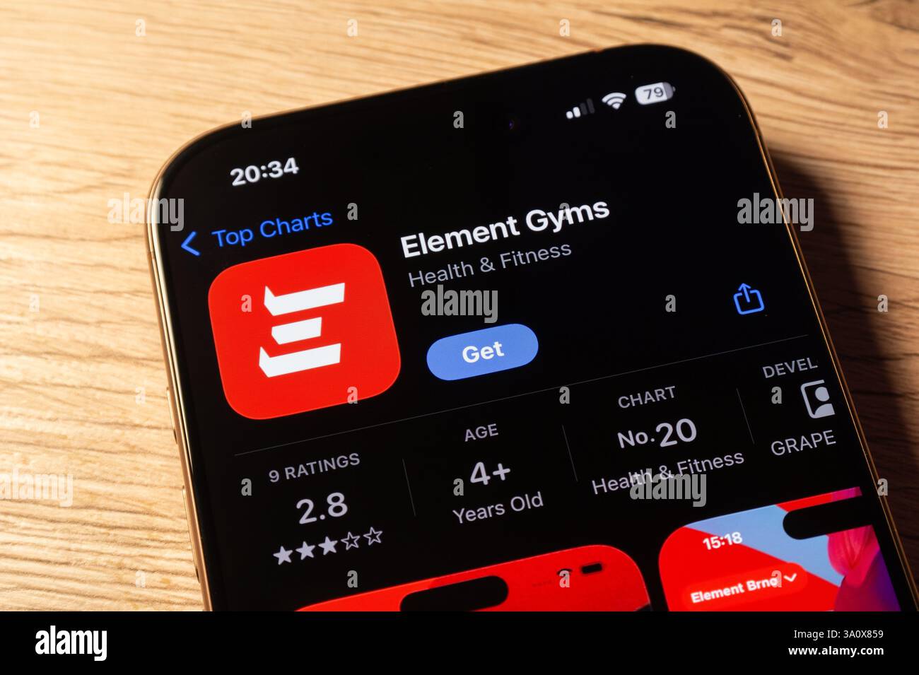 OSTRAVA, CECHIA - 31 GENNAIO 2025: App store Apple con l'app fitness Elements Gyms per iscrizioni al fitness e alla palestra Foto Stock