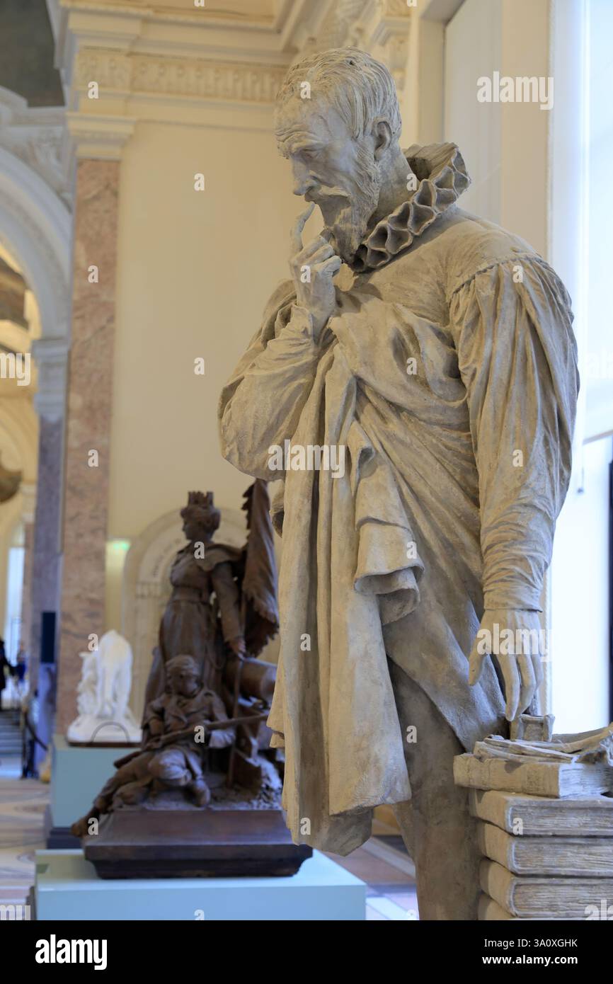 La statua di Ambroise Pare 1839 dello scultore francese Pierre-Jean David alias David d'Angers è esposta nel Petit Palais.Paris.France Foto Stock