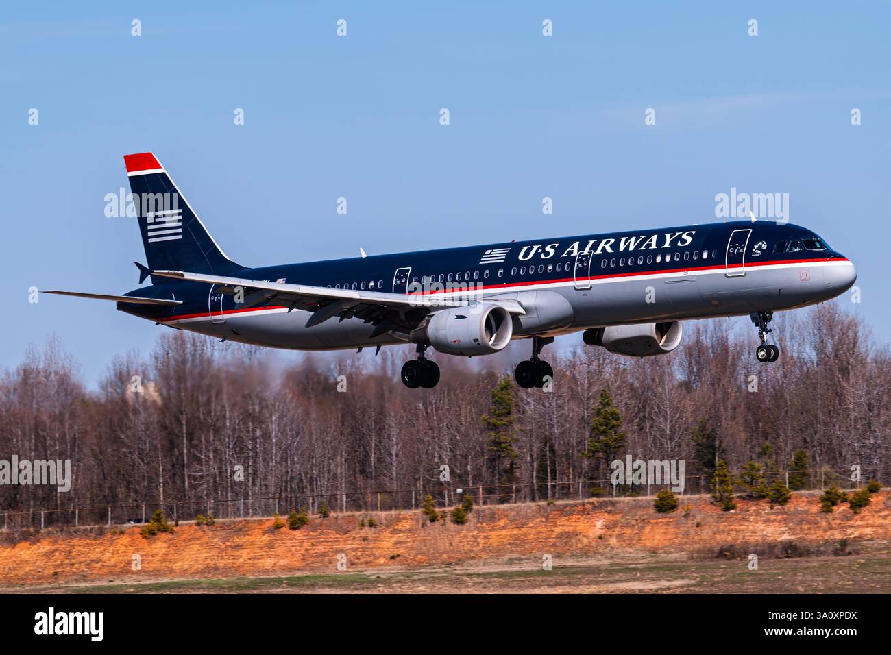 Aeroporto Int. Douglas di Charlotte 3-1-2008 Charlotte, NC USA US Airways Airbus A321 N181UW arrivo all'Aeroporto Internazionale Douglas di Charlotte Foto Stock