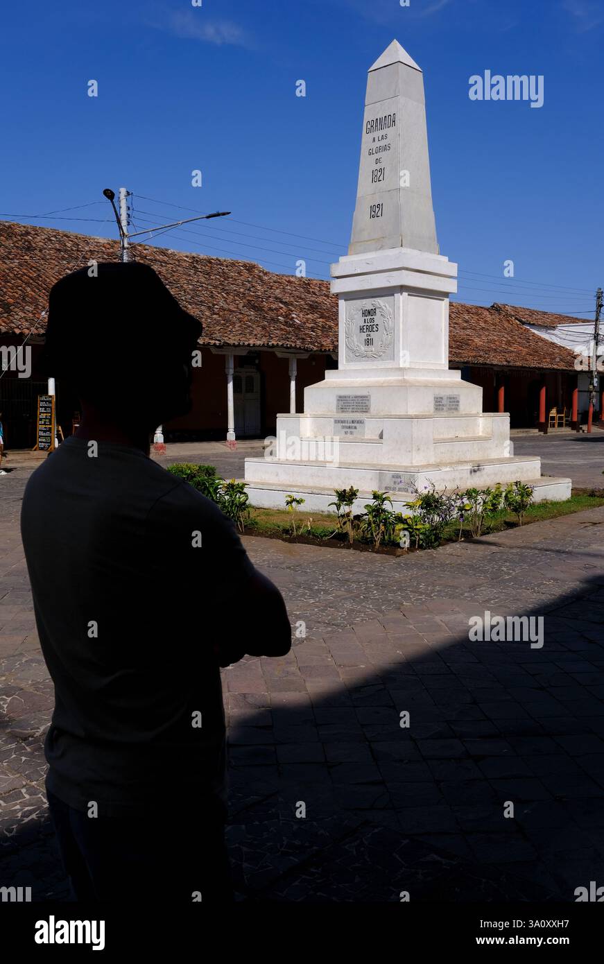 L'obelisco degli eroi dell'indipendenza in Piazza dell'indipendenza (Plaza de la Independencia). Granada, Nicaragua Foto Stock