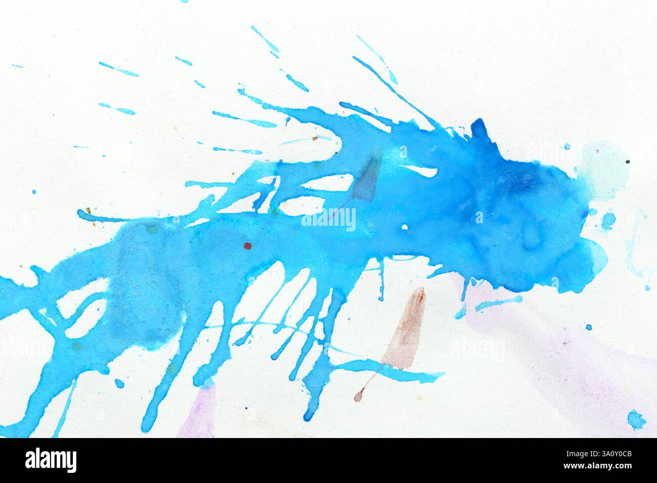 Esplora questo vivace spruzzo di acquerello blu, che mostra movimento dinamico e stile artistico, perfetto per sfondi e progetti di design. Foto Stock